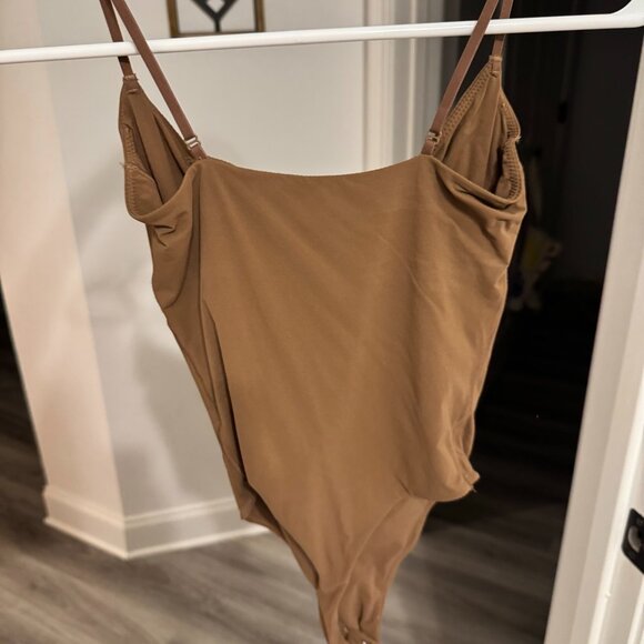 Skims Fits Everybody Cami Bodysuit - Picture 3 of 3